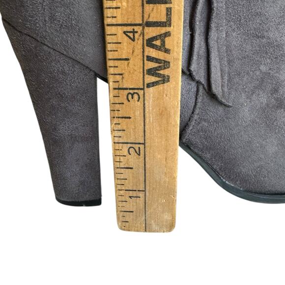 Women's Heels Size 7.5 Gray Ankle Bootie Bow Soft Suede - Picture 8 of 8